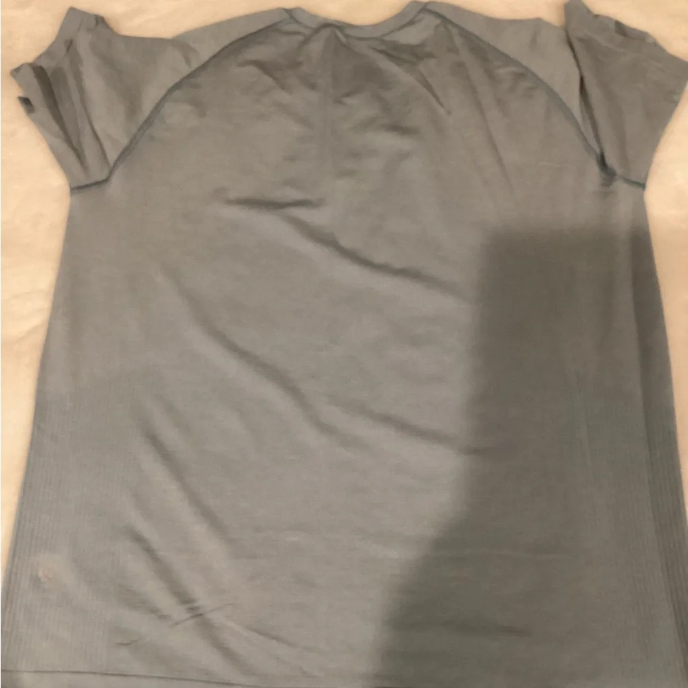 lululemon athletica Men's Slate Gray‎ Short Sleeve Tee